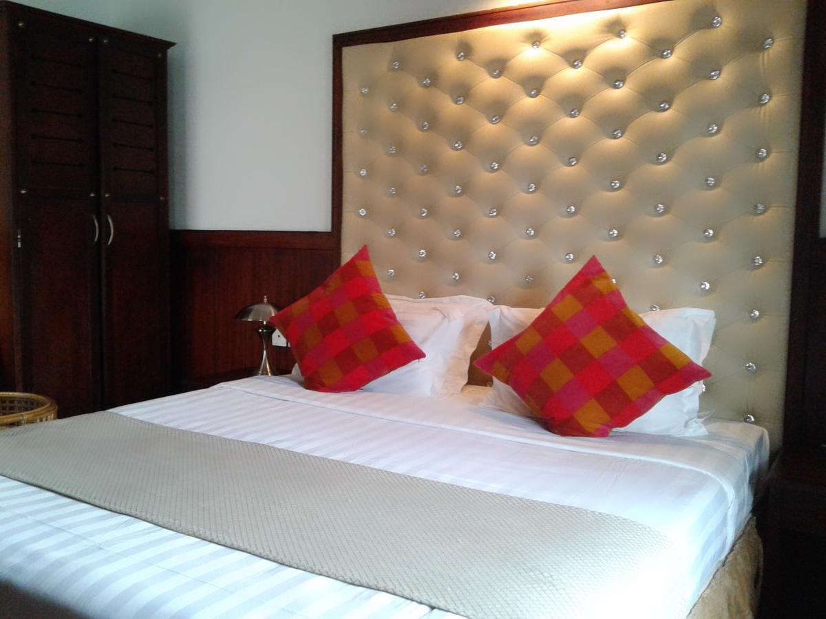 รีเจนท์ เลค วิลเลจ Hotel Chavara ภายนอก รูปภาพ