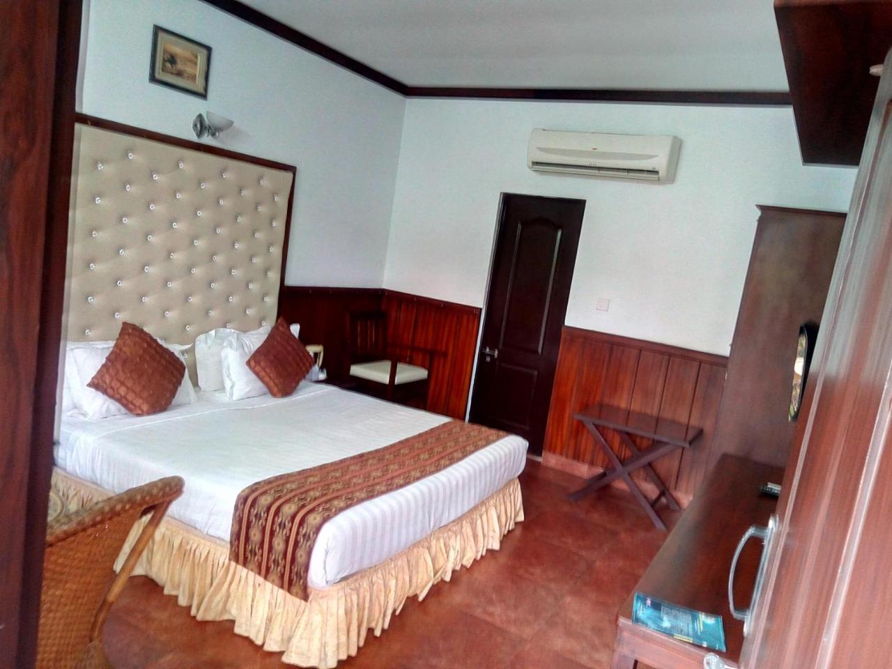 รีเจนท์ เลค วิลเลจ Hotel Chavara ภายนอก รูปภาพ