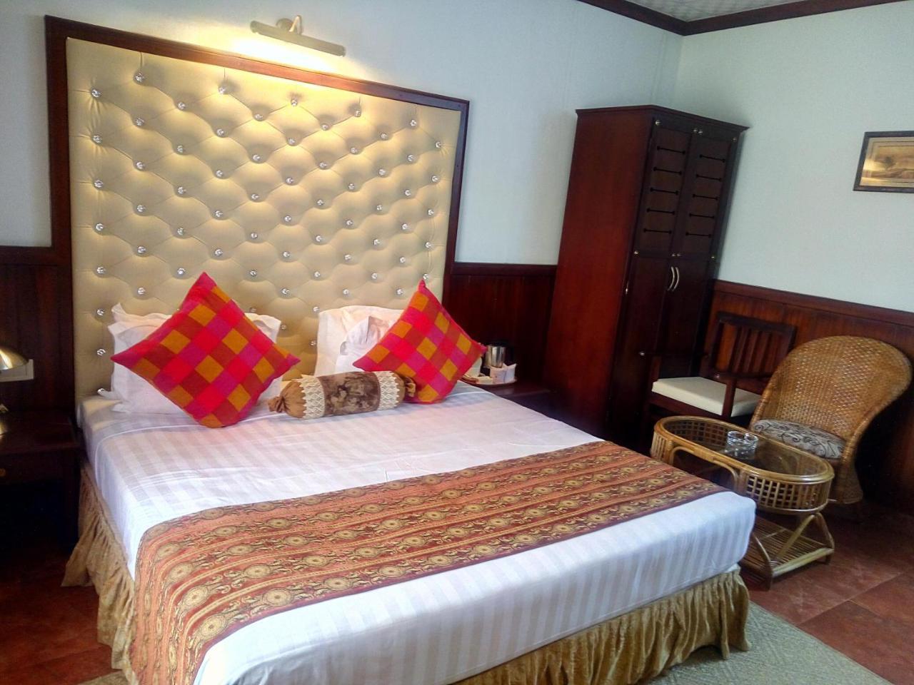 รีเจนท์ เลค วิลเลจ Hotel Chavara ภายนอก รูปภาพ