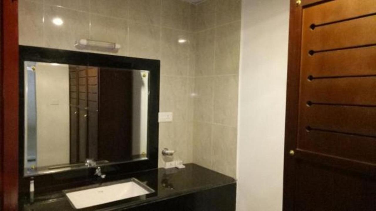 รีเจนท์ เลค วิลเลจ Hotel Chavara ภายนอก รูปภาพ